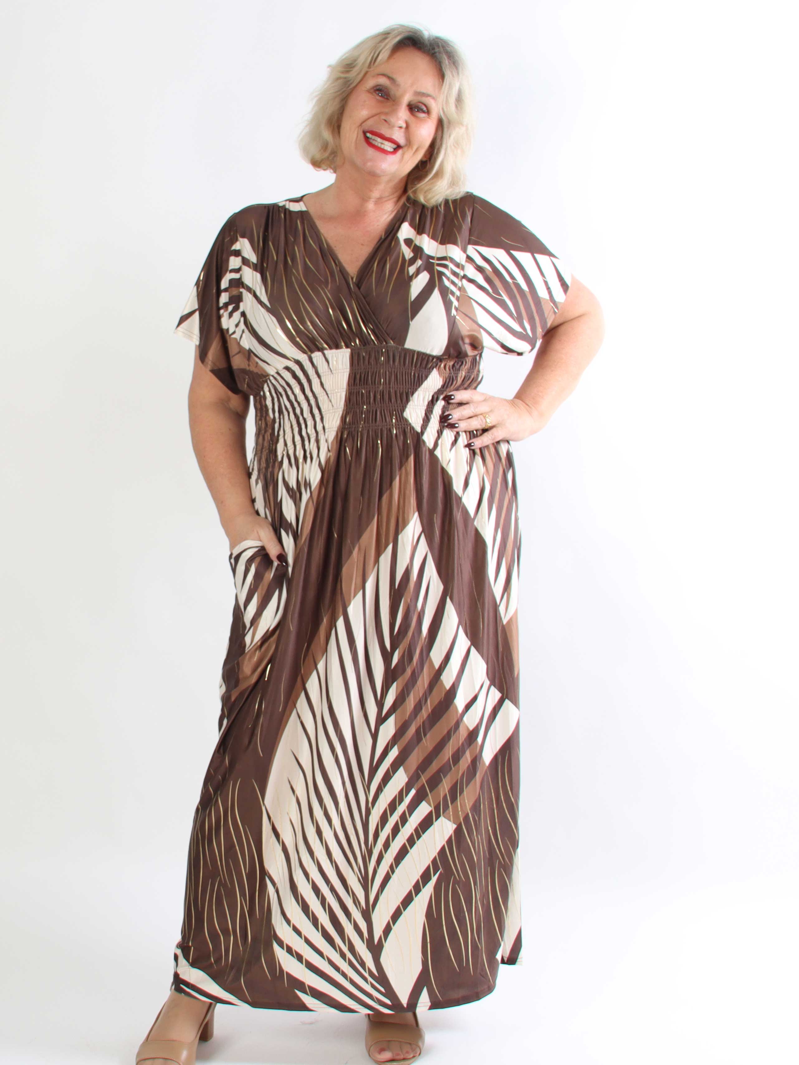 Pams Figure - Lång stretchig mönstrad plus size klänning med fickor